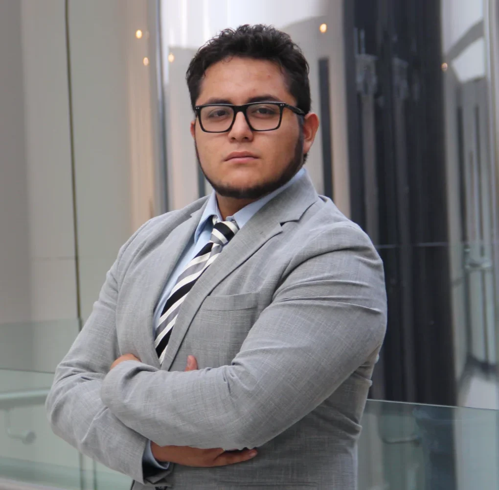 Emilio Carrillo Gómez, Asistente Legal — Fexlaw