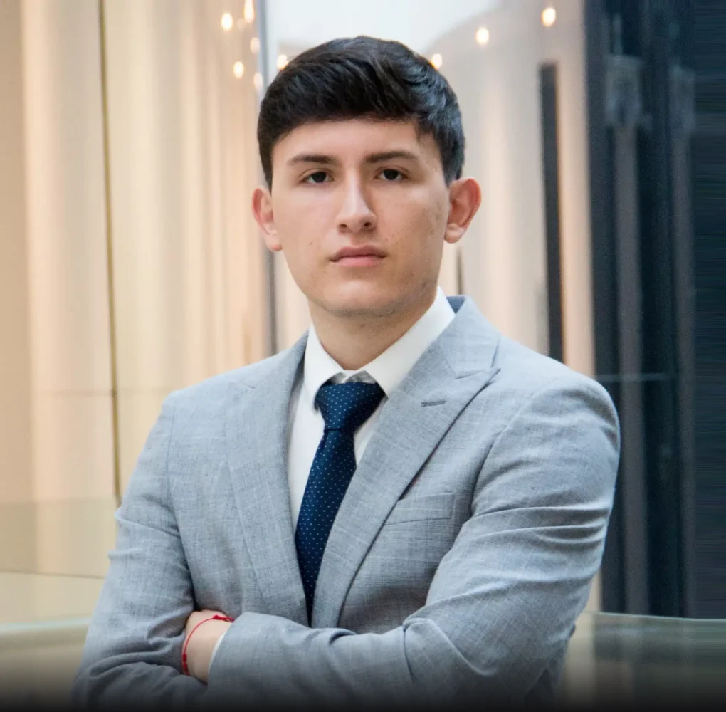 Estuardo Almeida Heredia, Asistente Legal — Fexlaw